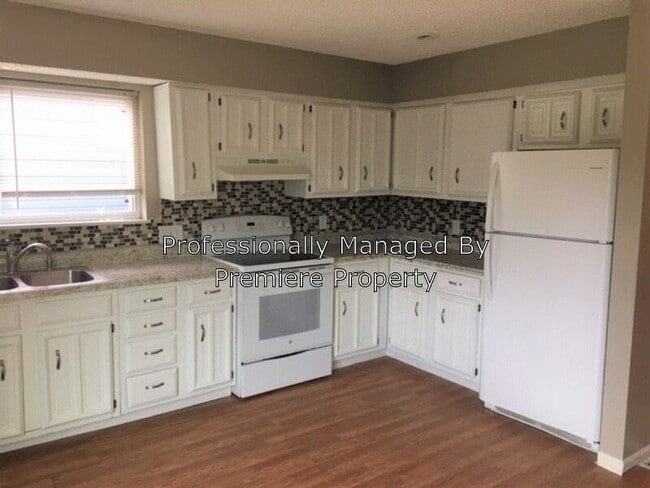 Building Photo - 950 - 3 Bed 2 Bath Duplex in Raytown