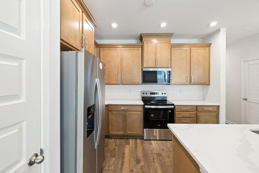 Building Photo - 5350 Bellflower Hls