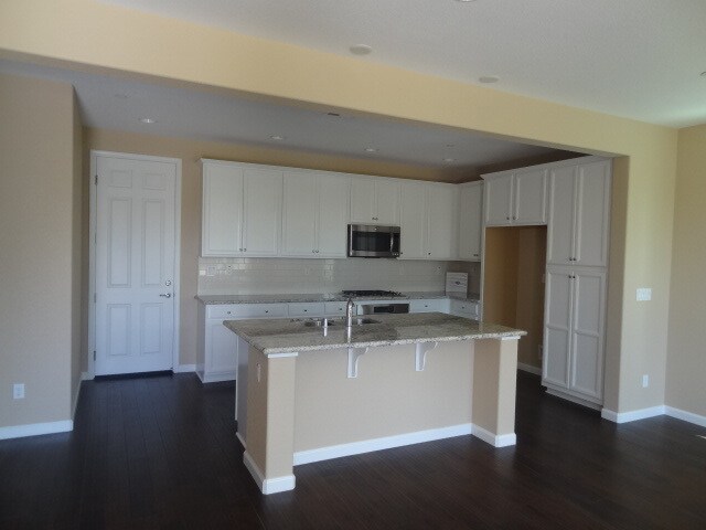 Building Photo - 2121 Pasqual Dr
