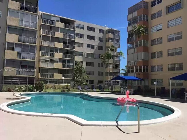 Building Photo - 16410 Miami Dr