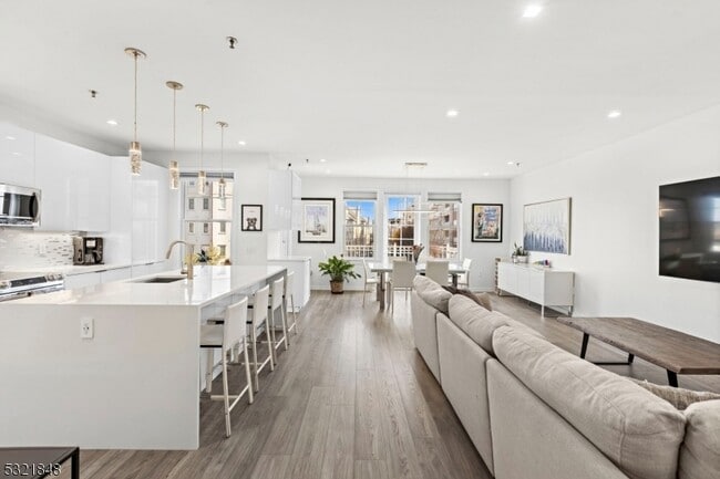 Building Photo - 1 Independence Way