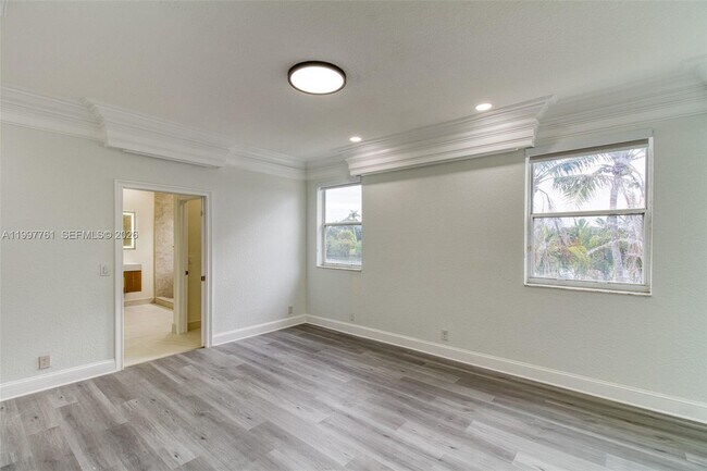 Building Photo - 5363 SW 38th Ave