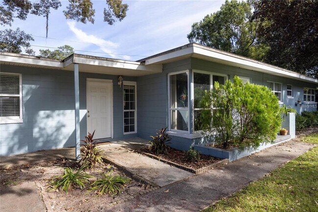Building Photo - 601 NW 34th Ter