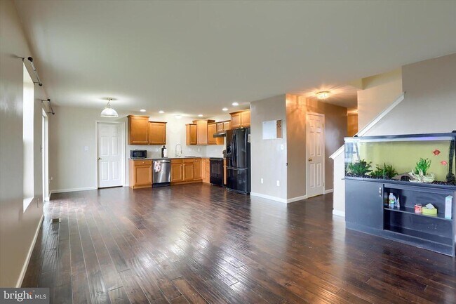 Building Photo - 158 McIntosh Ln