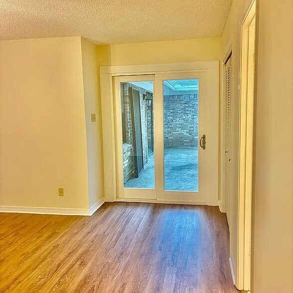 Building Photo - 7221 Lakewood Rd