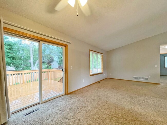 Building Photo - Sparkling Like New 3-Plus Bedroom with Vau...