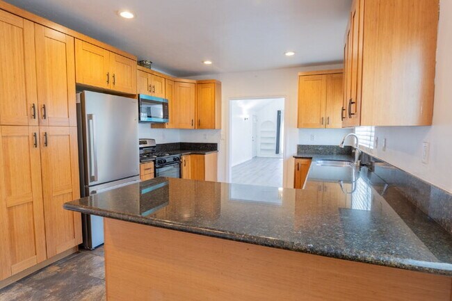 Building Photo - 6765 Lemon Ave