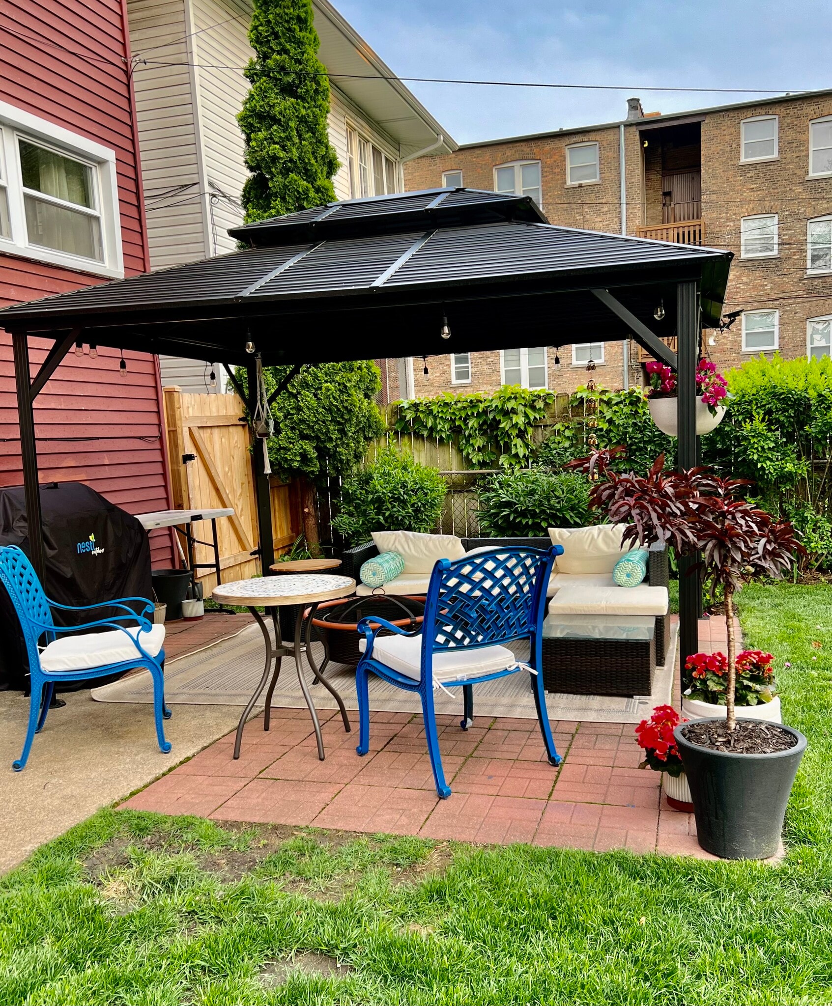 Backyard patio - 224 N Austin Blvd
