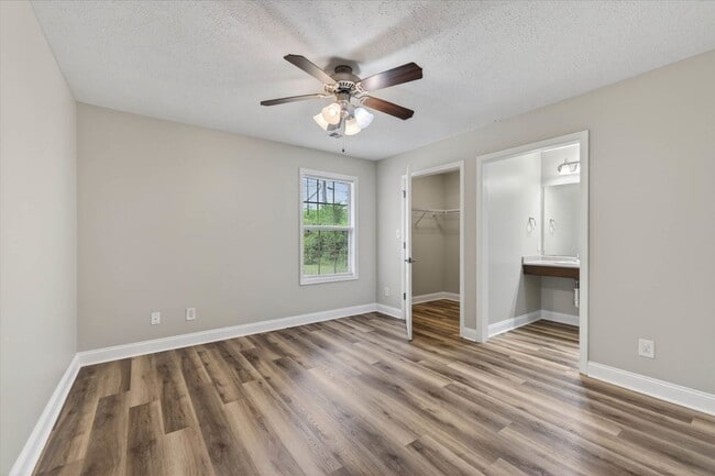 Building Photo - 333 Rossview Rd