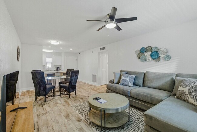 Building Photo - 3911 W Cleveland St