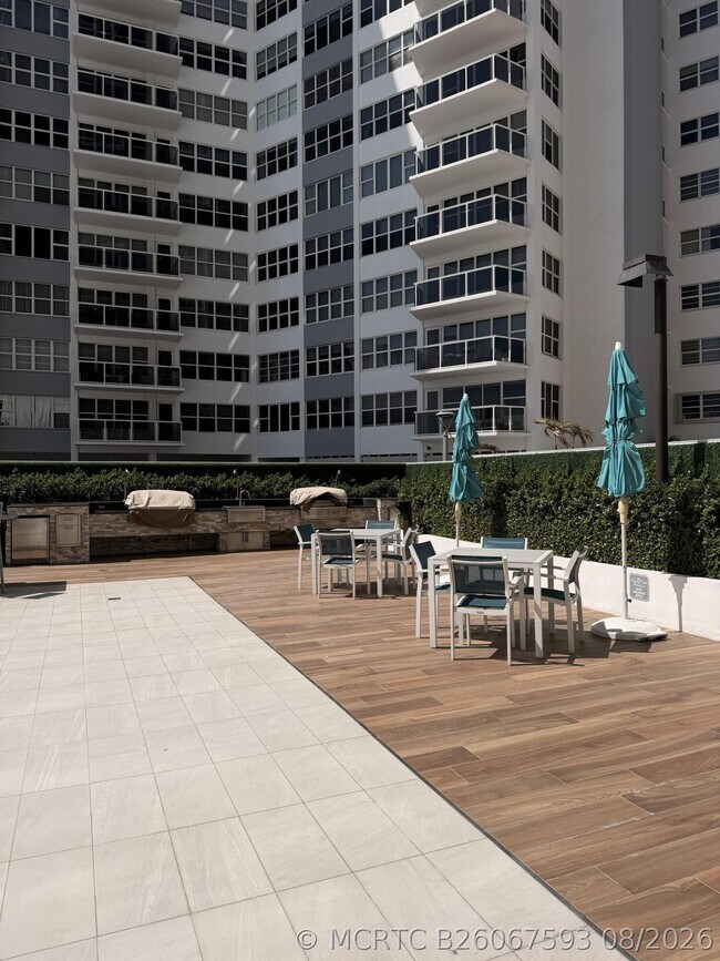 Building Photo - 3750 Galt Ocean Dr