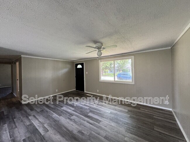 Building Photo - 1210 Asbury Dr