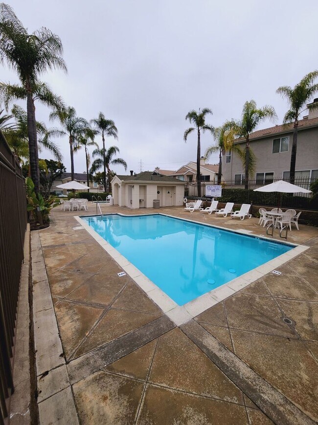 Building Photo - Beautiful remodeled 3 bedroom, 2.5 bath town home in Triana Scripps Ranch