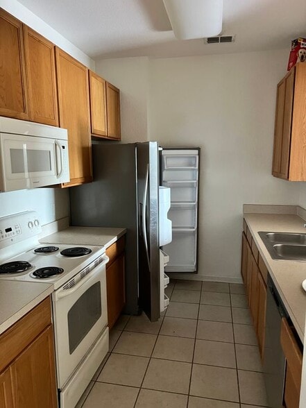 Building Photo - 6434 Cava Alta Dr