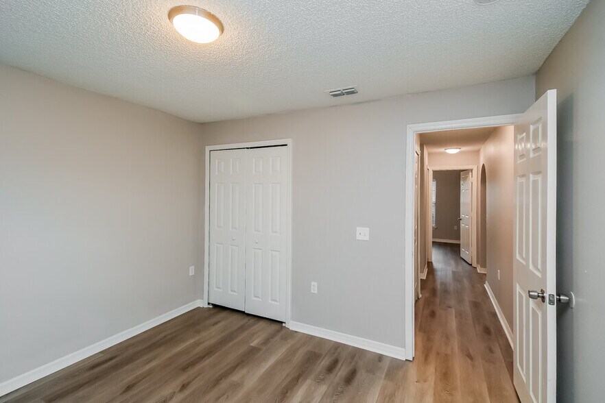 Building Photo - 84 Reeding Ridge Dr W