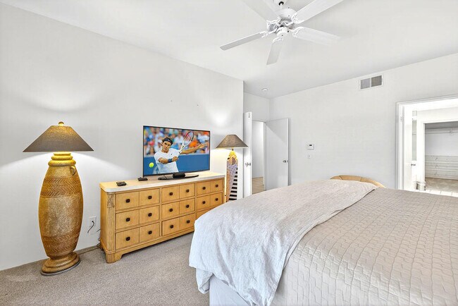 Building Photo - 55105 Oak-Hill
