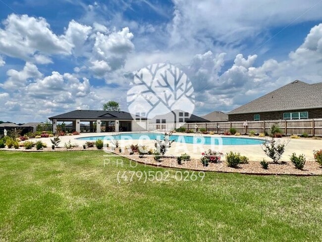 Building Photo - Single Family Home - Open-Concept Cedarwoo...