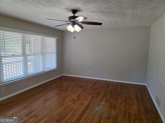 Building Photo - 1695 Underwood Dr SE