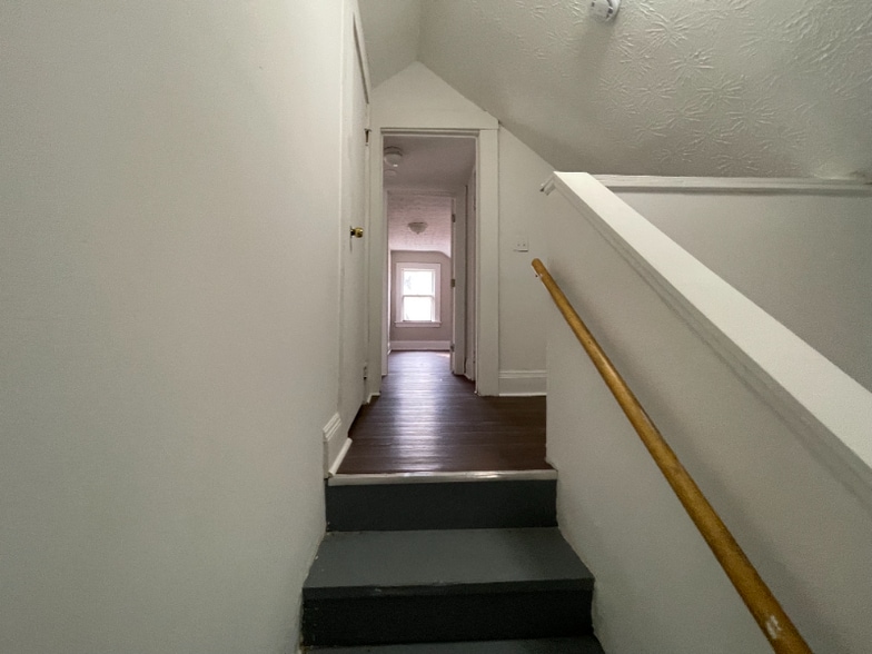 Building Photo - 6553 Newman Ave