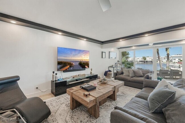 Building Photo - 800 River Point Dr