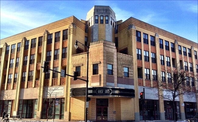 Building Photo - 1645 W School St