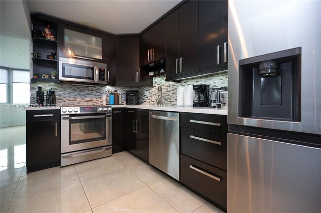 Building Photo - 7135 Collins Ave