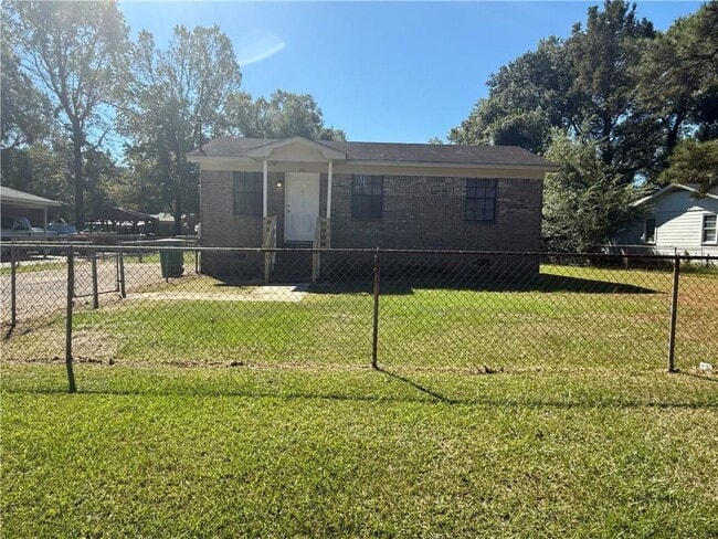 Building Photo - 303 Ruben Ave