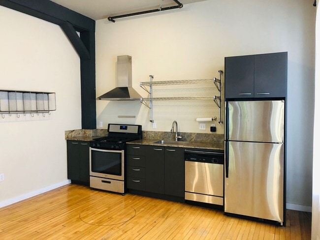 Building Photo - BEAUTIFUL 2 BEDROOM 2 BATH DOWNTOWN SLC HO...