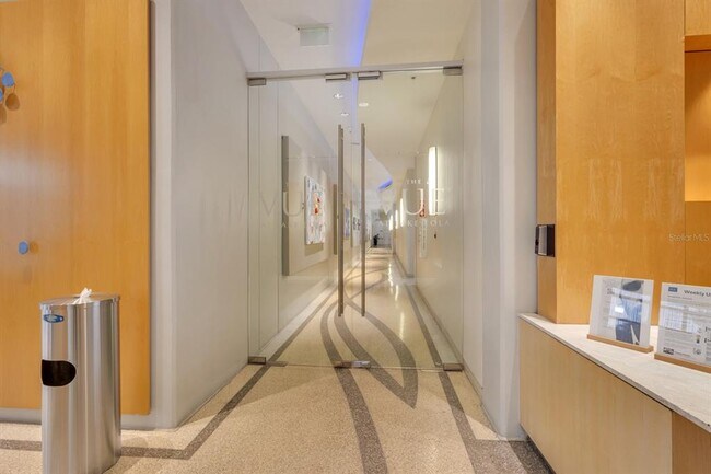 Building Photo - 150 E Robinson St