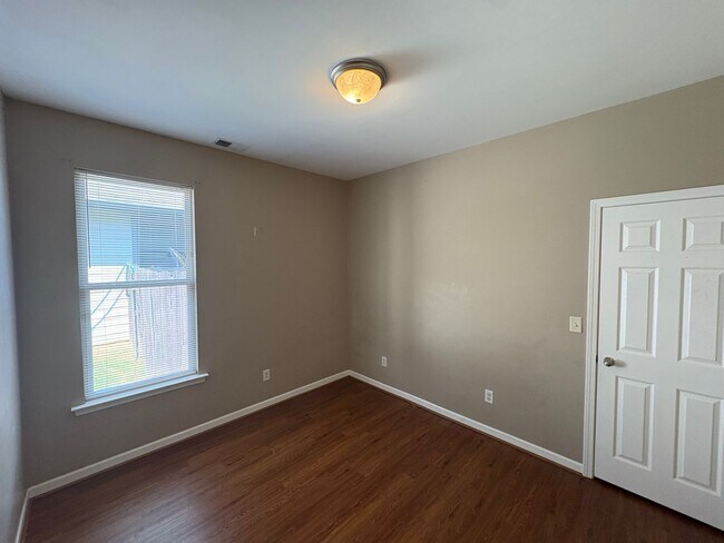 Building Photo - 1044 Washington Dr