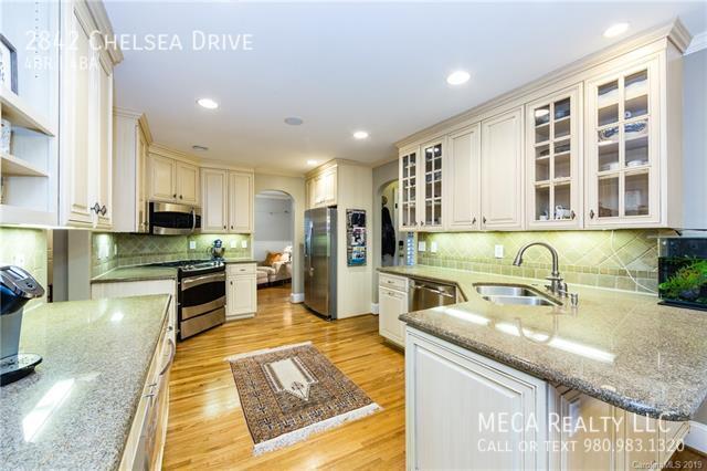 Building Photo - 2842 Chelsea Dr