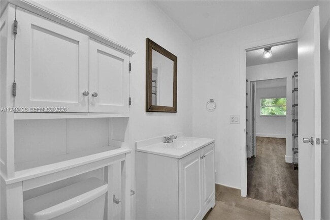 Building Photo - 9371 Fontainebleau Blvd