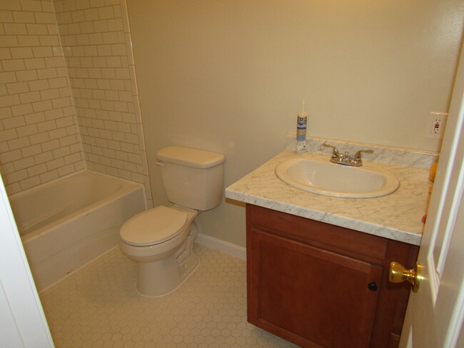 Upstairs bathroom - 944 E Main St