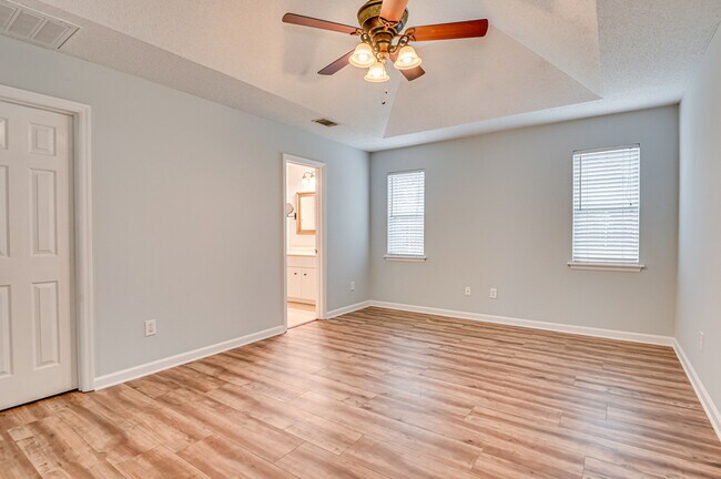 Building Photo - 3882 Villa Ln