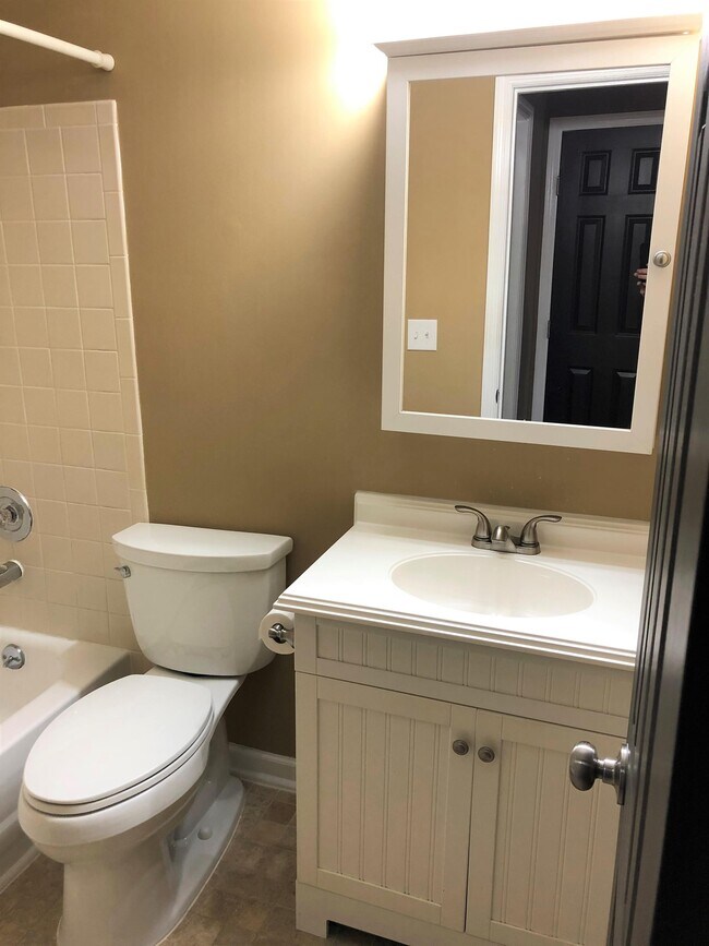 Building Photo - 19827 Henderson Rd