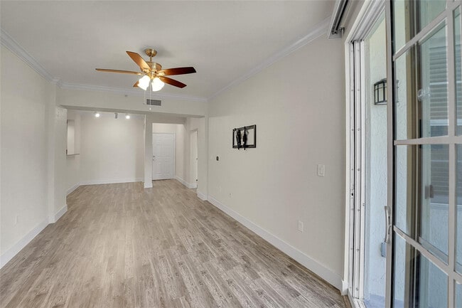 Building Photo - 533 NE 3rd Ave