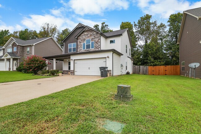 Building Photo - 515 Somerset Ln
