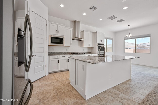 Building Photo - 8725 W Wagon Wheel Dr