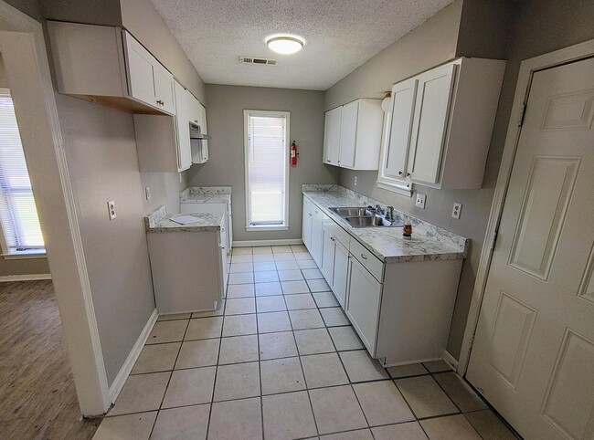 Building Photo - 6019 Whisper Valley Dr