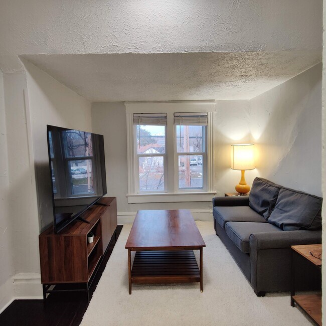 Building Photo - 380 E 800 S