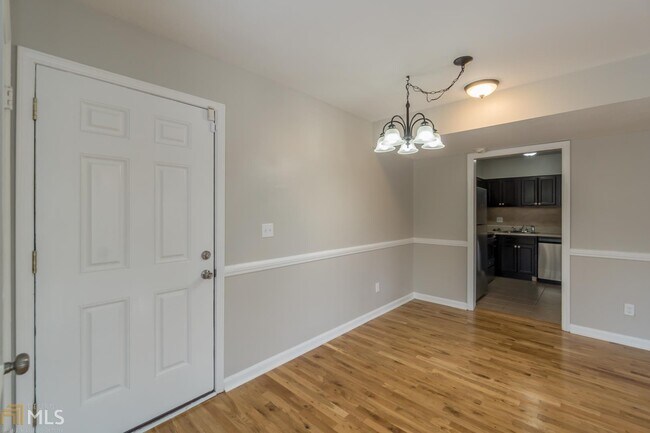 Building Photo - 3097 Colonial Way