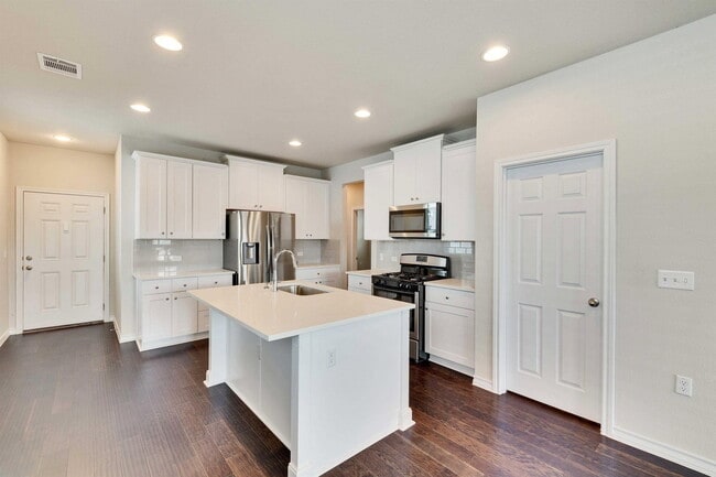 Building Photo - 12121 Cimaizon Dr