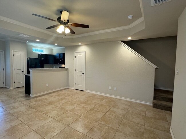 Building Photo - Super Nice! This Lovely 3 Bedroom 2 Bath T...