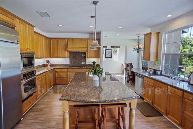 Building Photo - 26155 Lone Rock Ct