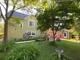 Building Photo - 427 19th Ave NE