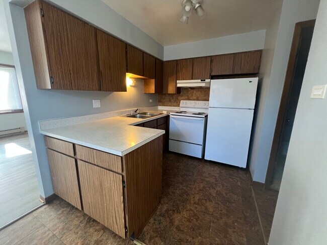 Building Photo - 17754 Rosewood Dr