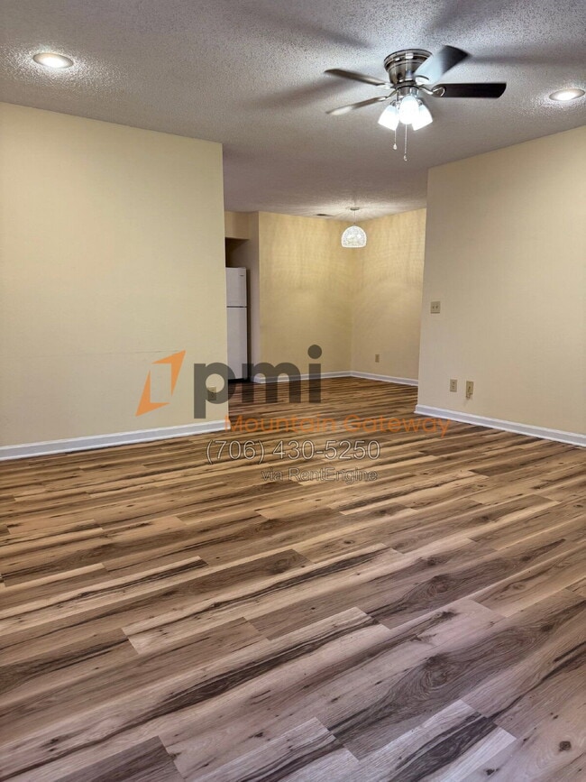 Building Photo - 134 Primrose Dr