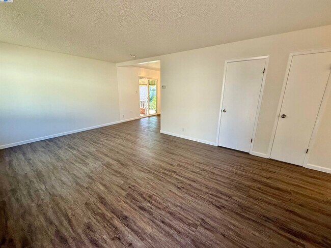 Building Photo - 809 Coburn Ct