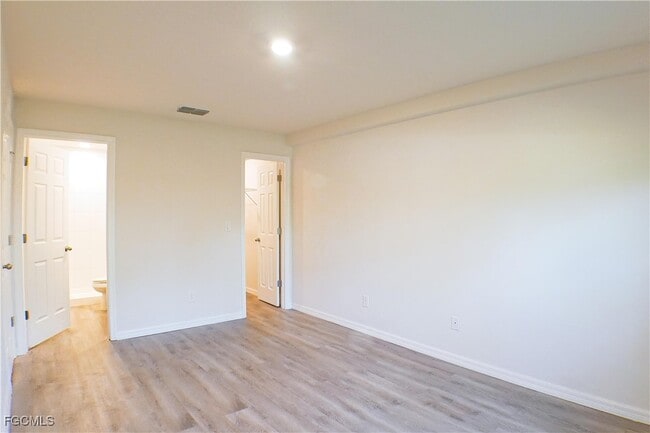 Building Photo - 225 Rogers St