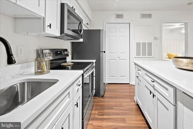 Building Photo - 3303 Wyndham Cir